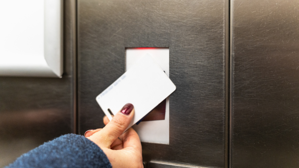 contrôle d’accès badge entreprise Talence